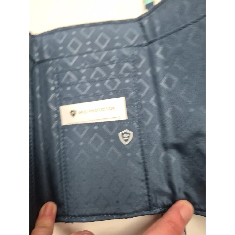 Vera Bradley Blue Island RFID Trifold Wallet Wristlet Retired New Without Tag - Picture 6 of 14